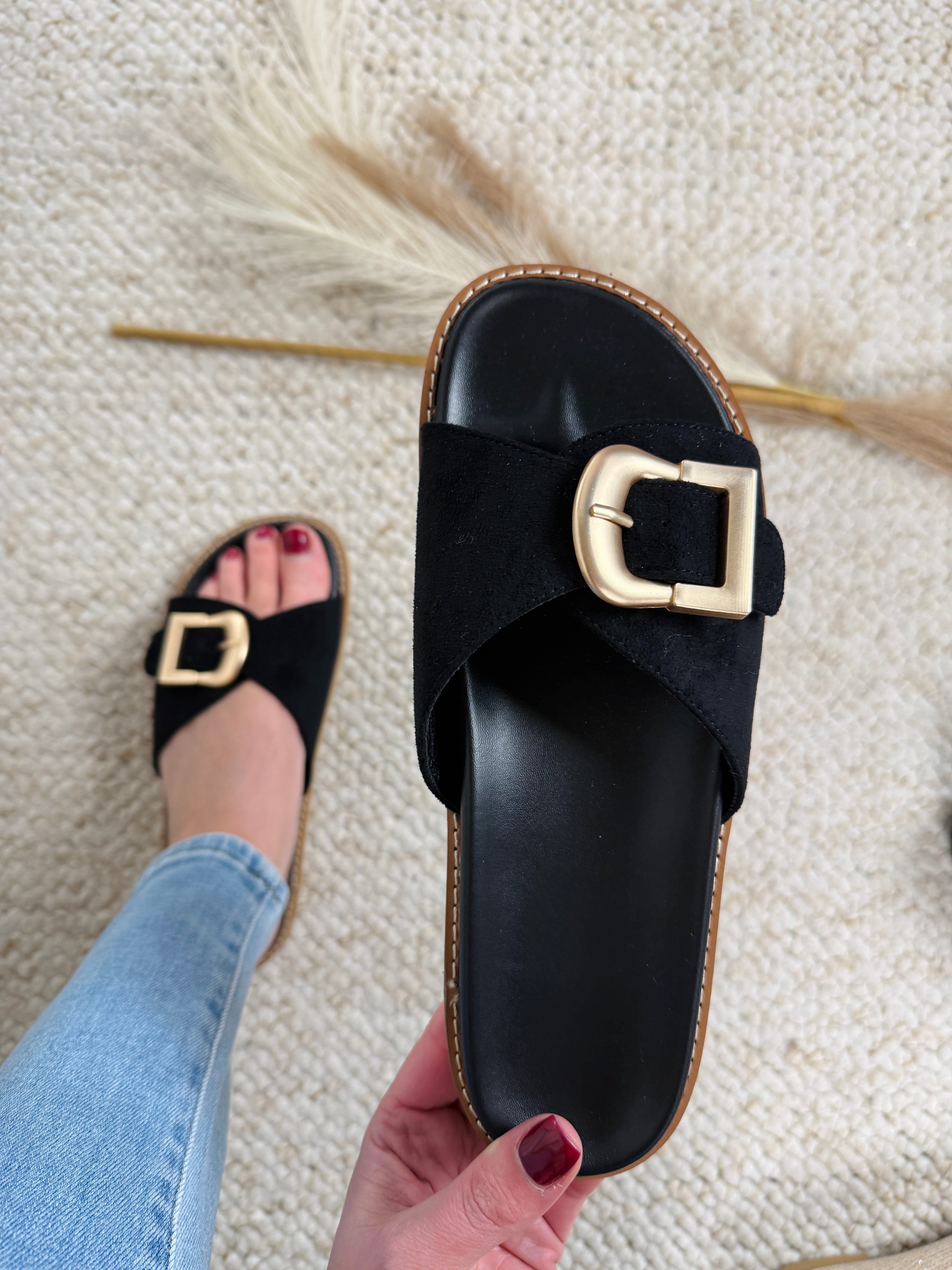 Carine Black Slides