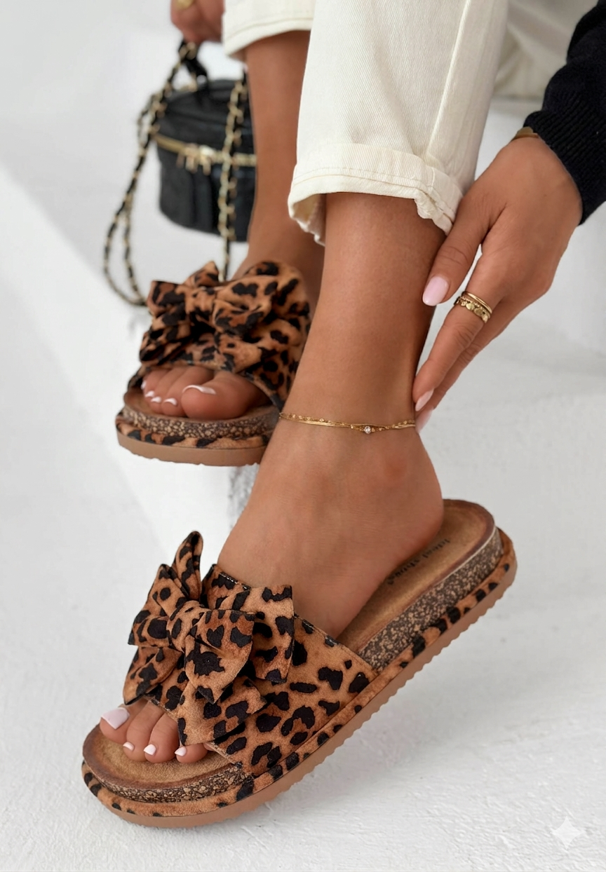 Special Bow Leo Slipper